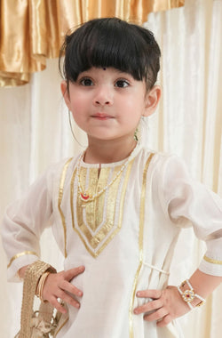 Noor Crescent Pendant