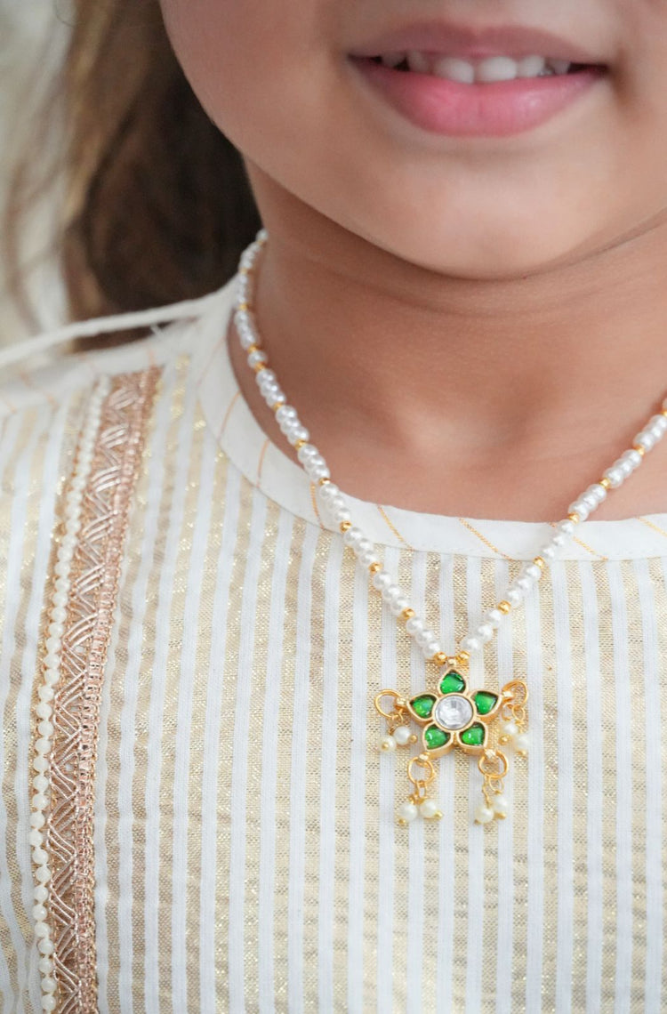 Nayra Floral Pendant