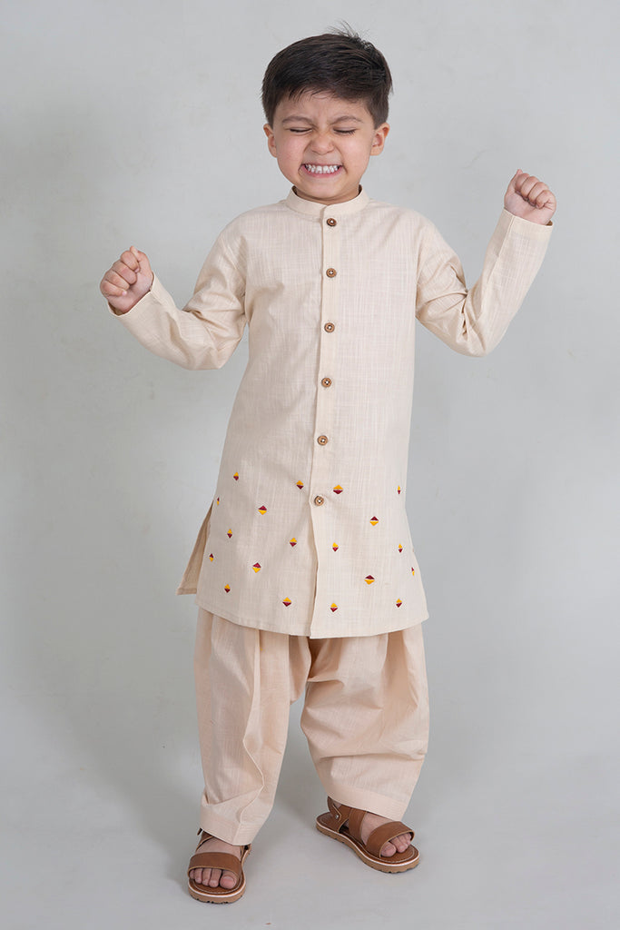 Buy Boys Maroon Phulkari Kite Bundi Kurta Set by Tiber Taber Kids