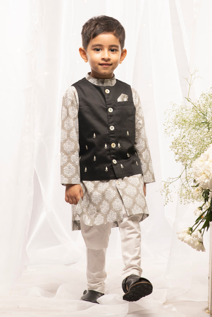 Buy Boys Grey Printed Floral Bundi Kurta Set by Tiber Taber Kids