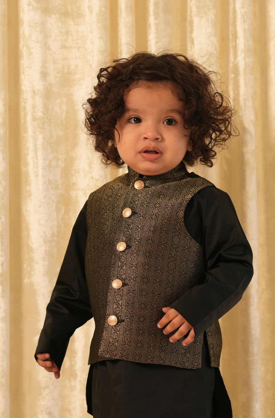 Saanjh Bundi Jacket - Black