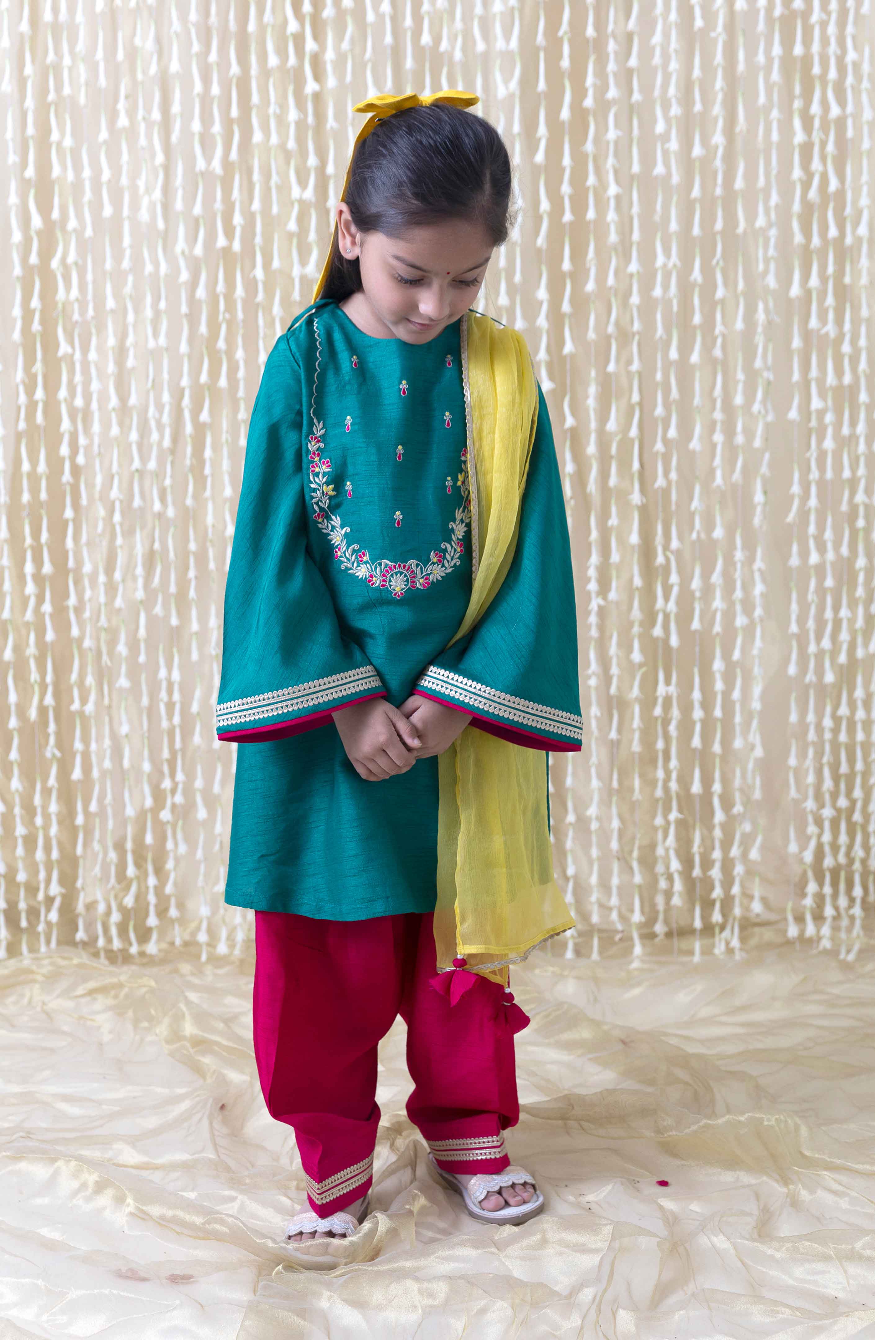 Kids Suits: Buy Salwar Kameez Sets for Kids Online | Utsav Fashion
