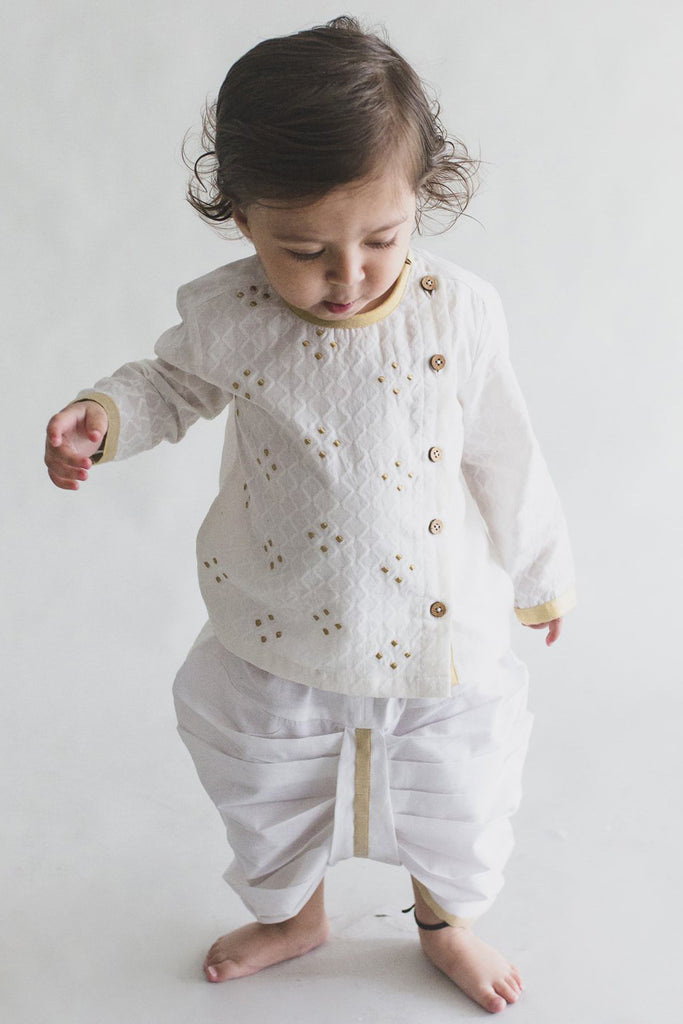 Baby Boy White Zari Kurta Dhoti Set by Tiber Taber Kids