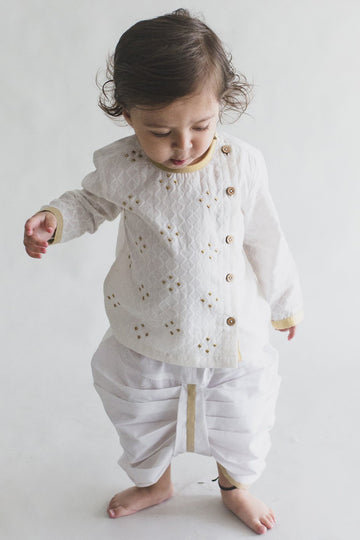 Baby Boy White Zari Kurta Dhoti Set by Tiber Taber Kids