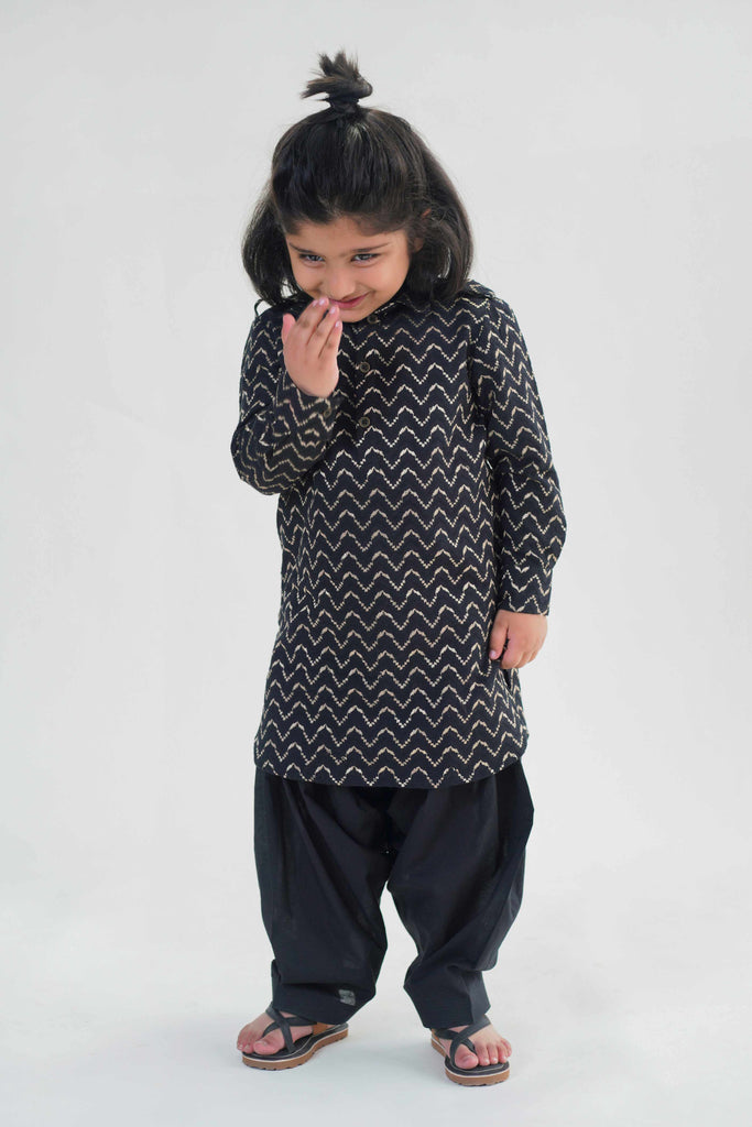 Boy Zigzag Pathani Set-Black by Tiber Taber Kids