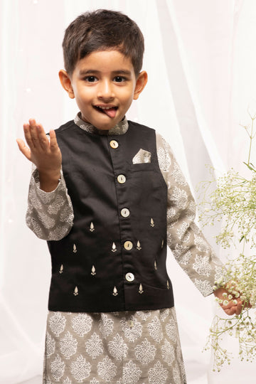 Boys Grey Printed Floral Bundi Kurta Set by Tiber Taber Kids