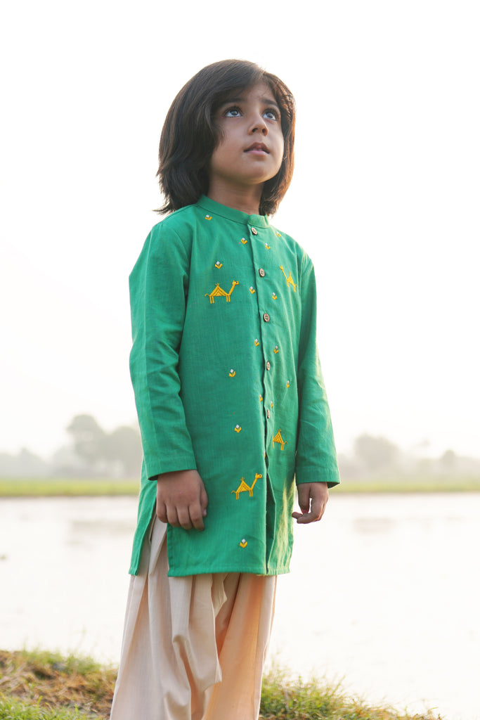Boys Green Phulkari Camel Kurta Set by Tiber Taber Kids