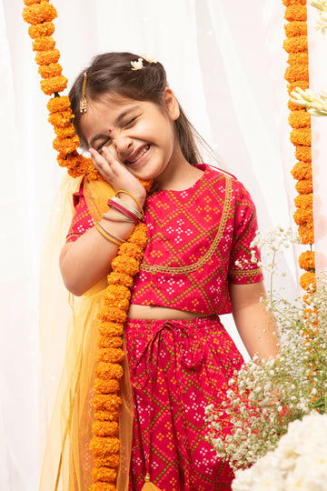Girls Pink Printed Bandhani Lehenga Set by Tiber Taber Kids