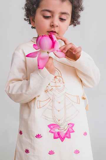 Boy Off-White Krishna Murli Kurta Dhoti Set by Tiber Taber Kids