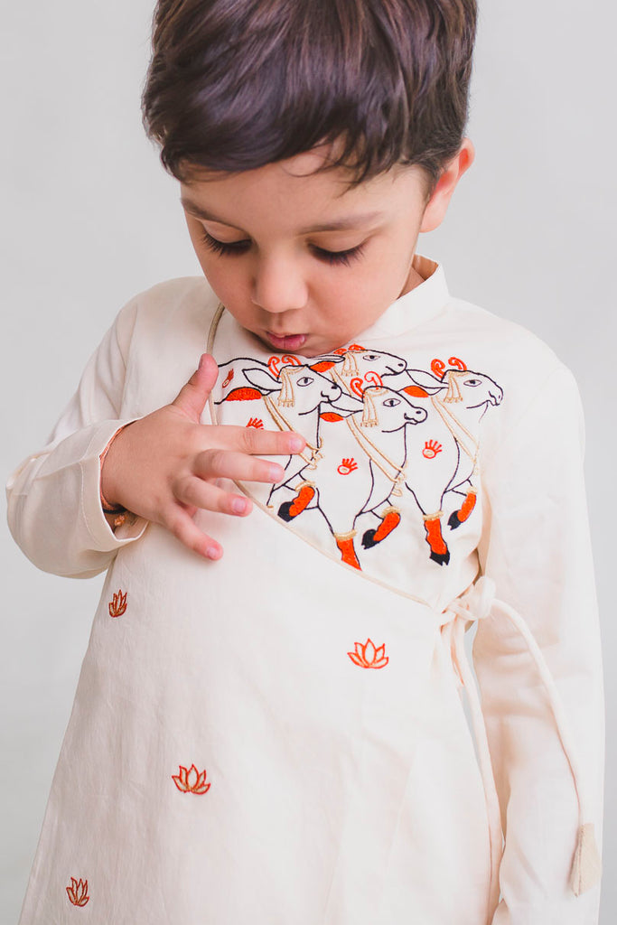 Boy Off white Krishna Cow Herd Kurta Dhoti Set by Tiber Taber Kids