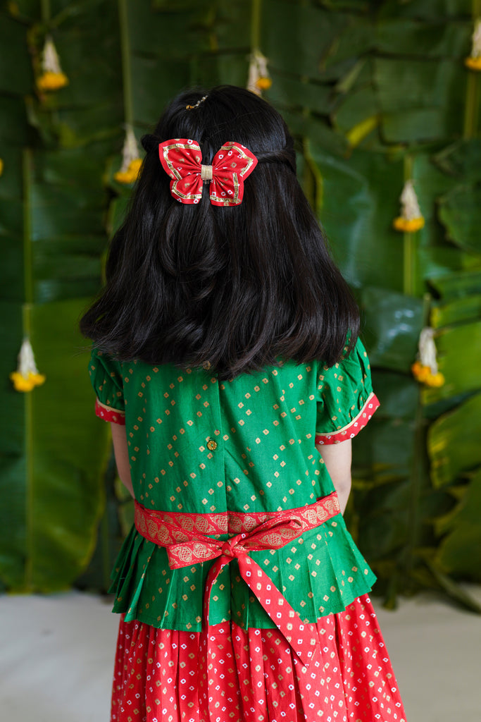 Buy Printed Bandhani Butterfly Hairclip-Red by Tiber Taber Kids