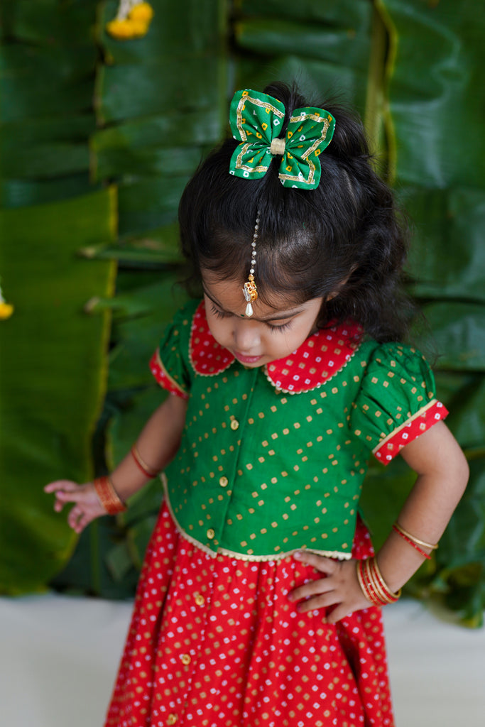 Buy Printed Bandhani Butterfly Hairclip-Green by Tiber Taber Kids