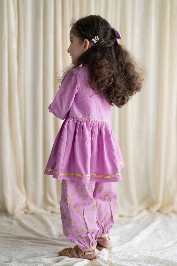 Buy Girls Combo Angrakha Set And Bow Hairclip Gold Print- Purple by Tiber Taber Kids