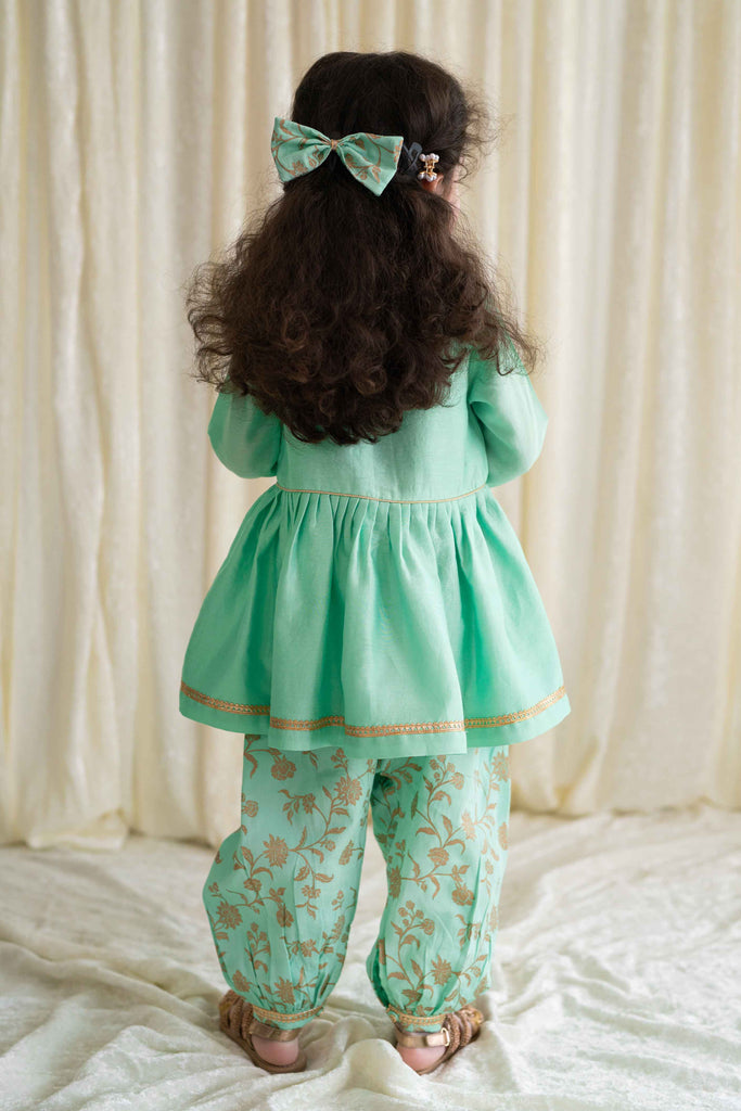 Girls Combo Angrakha Set And Bow Hairclip Gold Print- Green by Tiber Taber Kids