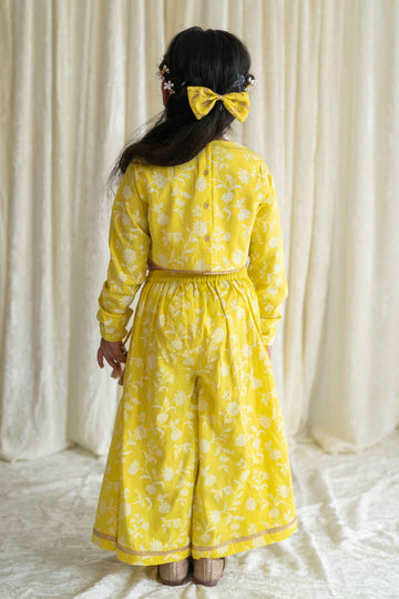Girls Combo Co-ord Set And Bow Hairclip Print- Yellow by Tiber Taber Kids